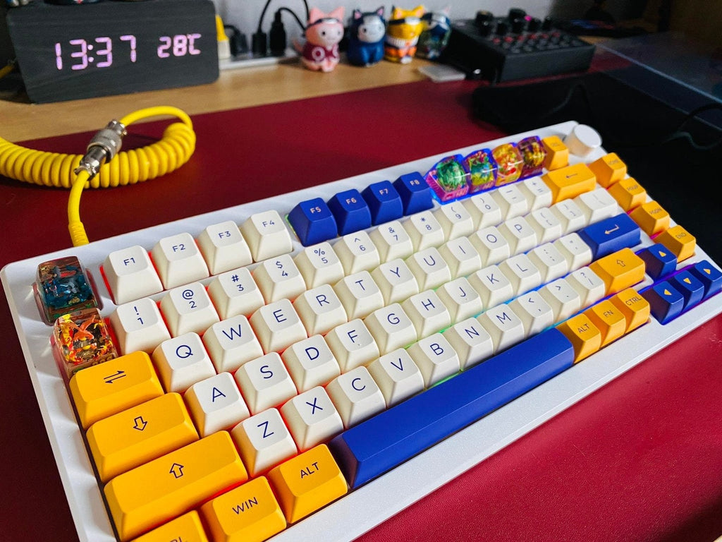 Custom your keycap, Gift, Resin keycap, Keycaps, Artisan keycap, Cherry mx, Mechanical Keyboard, numpad keycaps, m.ew.two, Ze