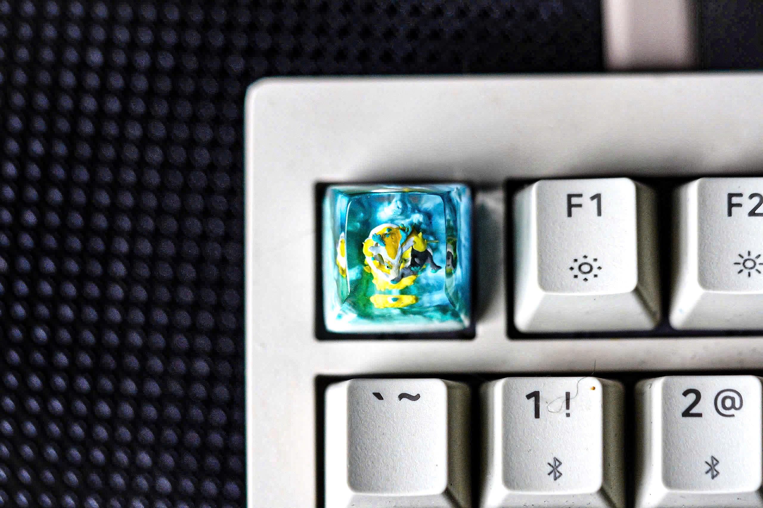 Ze.l.d.a keycap, light keycap, dragon keycap, keycaps for anime, artisan keycap