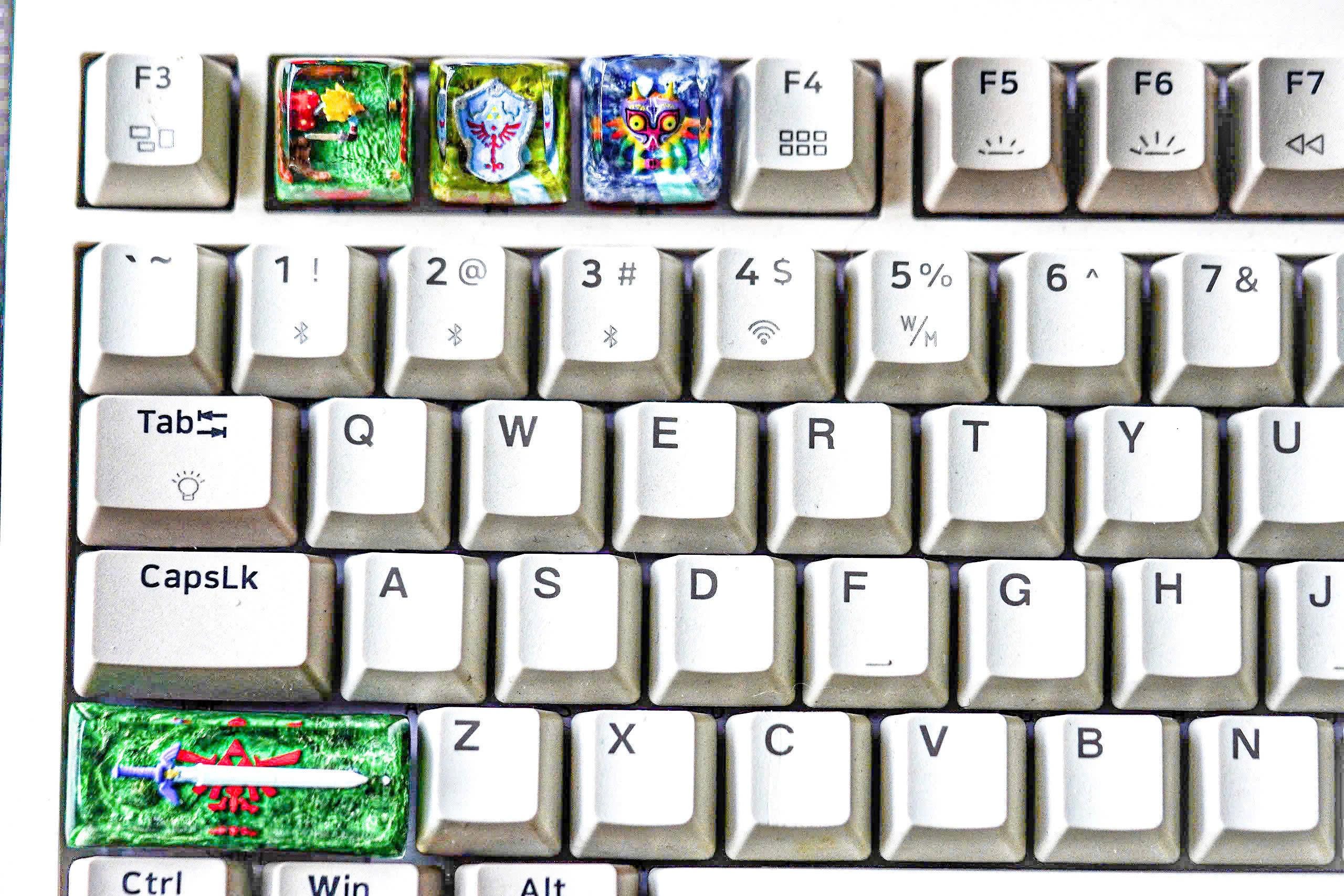 Zel.da Shield Le.gend of Zel.da keycap, Ma.jo.ra Mask resin artisan keycap, Anime Keycap, Gaming decor, Gamings keycap, Chris