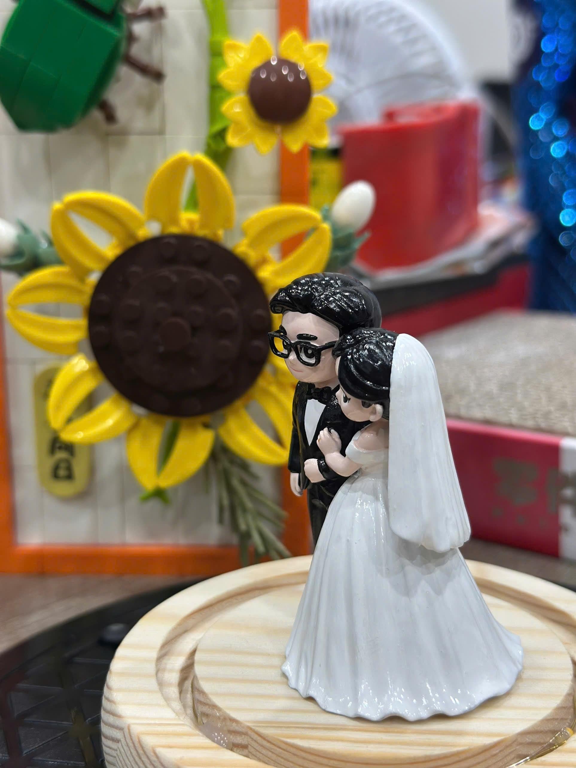 Personalized Wedding Cake Topper, Cute Bride & Groom Figurine, Custom Couple Mini Statue, Anniversary Gift, Wedding Keepsake