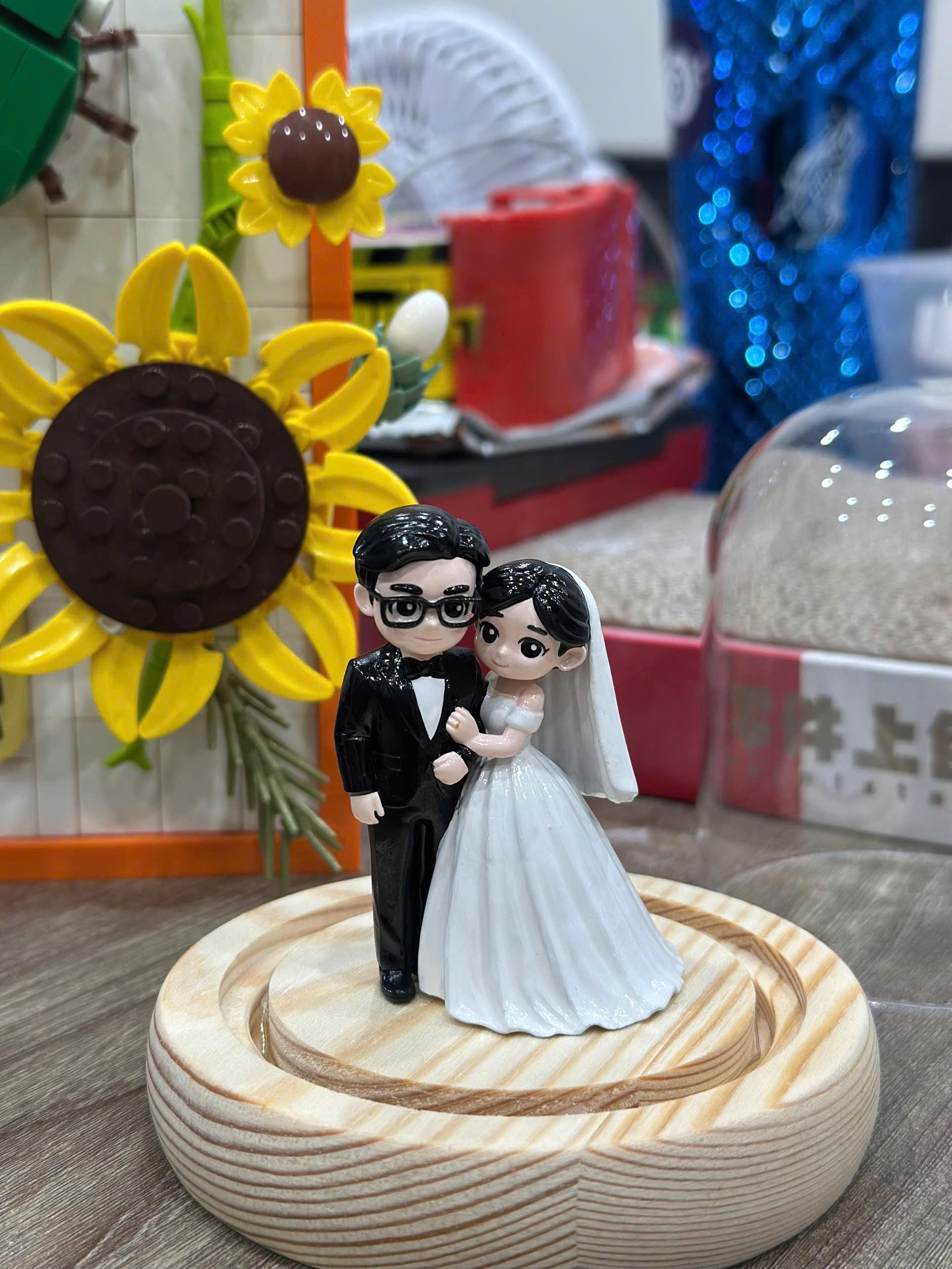 Personalized Wedding Cake Topper, Cute Bride & Groom Figurine, Custom Couple Mini Statue, Anniversary Gift, Wedding Keepsake