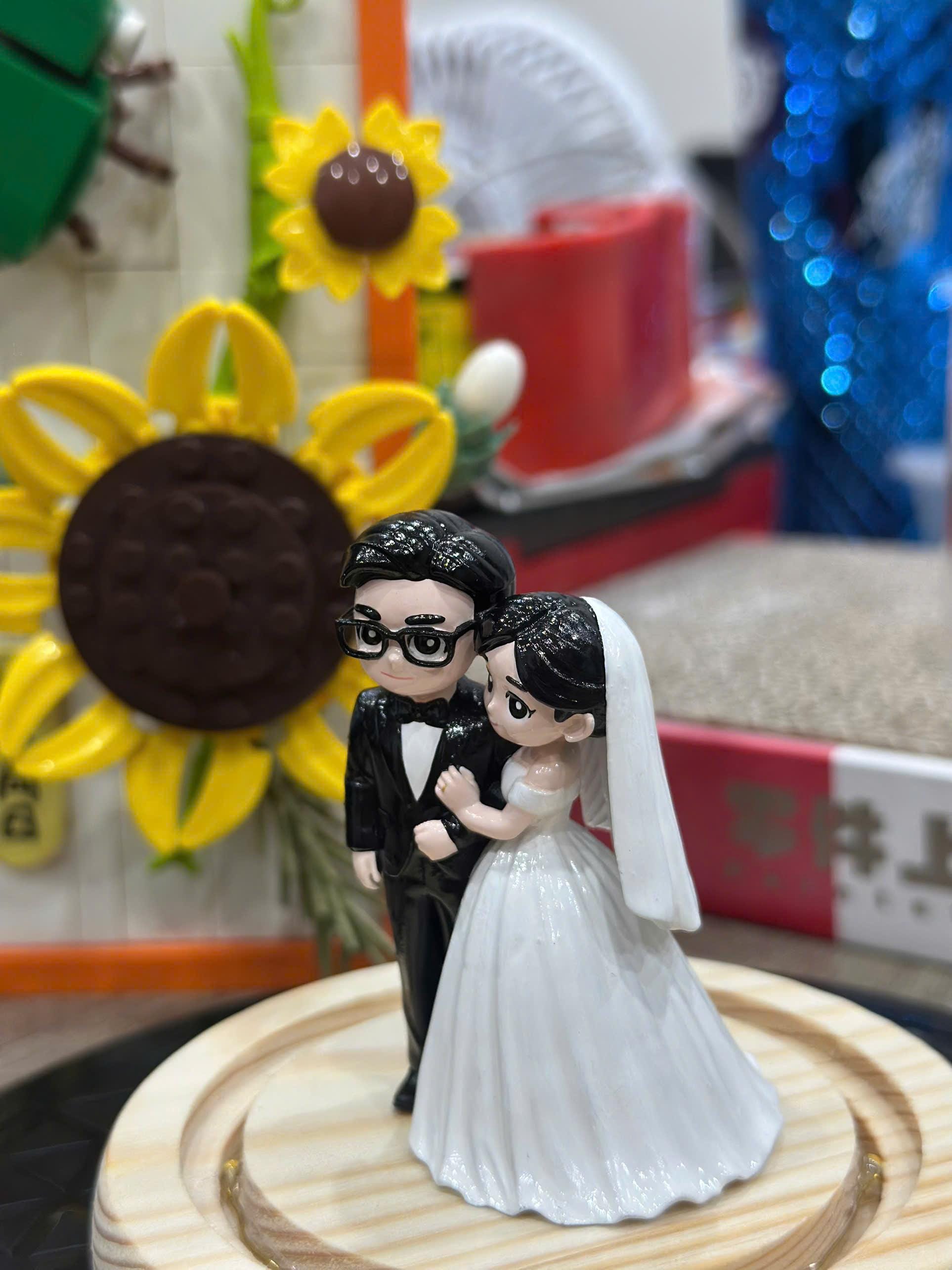 Personalized Wedding Cake Topper, Cute Bride & Groom Figurine, Custom Couple Mini Statue, Anniversary Gift, Wedding Keepsake
