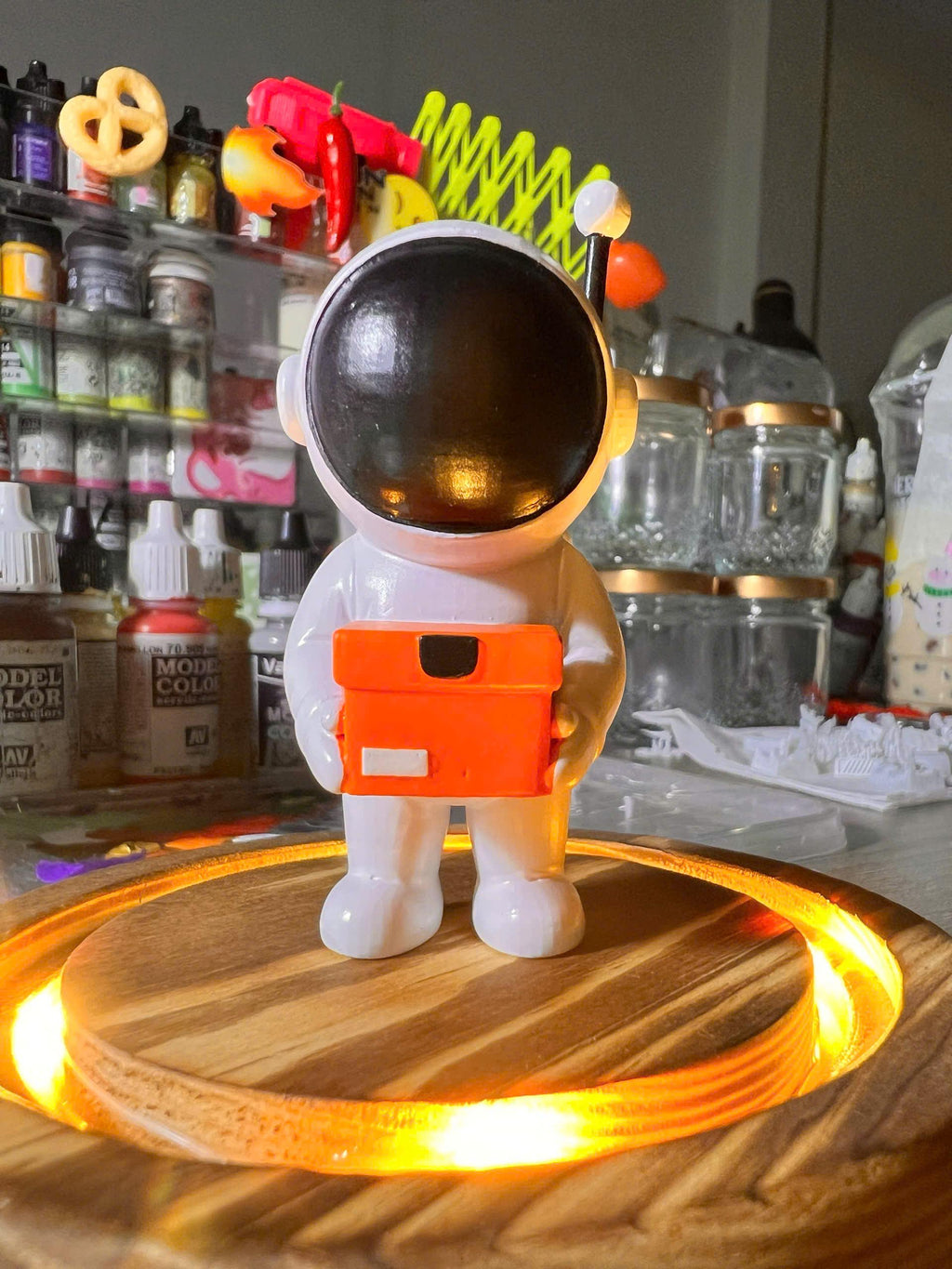Astronaut Figurine Holding Box | Handmade Space Explorer Statue | Cute Space Decor | Unique Gift for Space Lovers | 9cm - 3.5